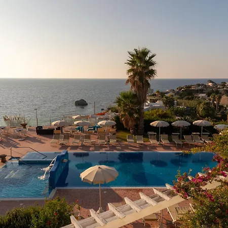 Albatros Hotell 4*